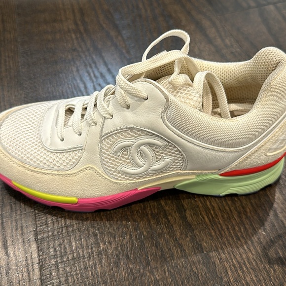 Used channel sneakers - Picture 3 of 4